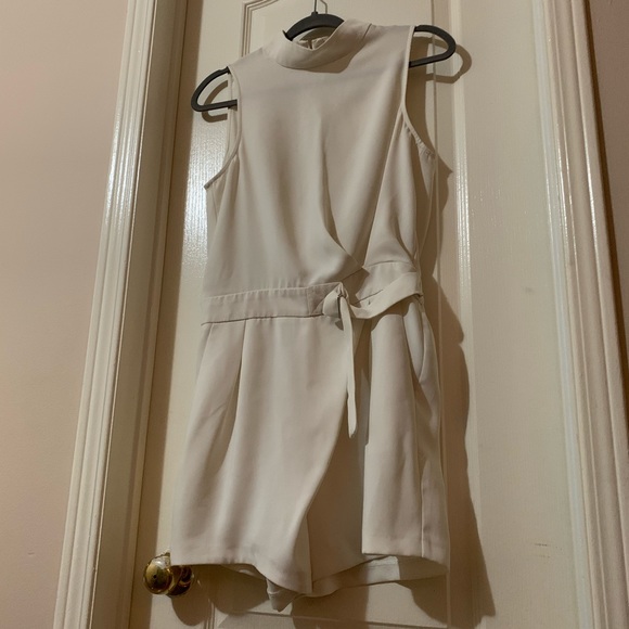 Topshop Romper ⭐️⭐️GET THIS FREE WITH PURCHASE 50$🆙⭐️⭐️ - Picture 2 of 6